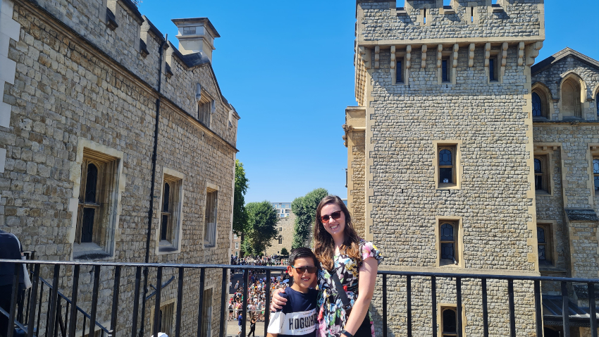Wandeling over battlements van Tower of London